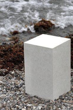 SILO 50 pedestal side table in Botticino marble on a trip to the beach.