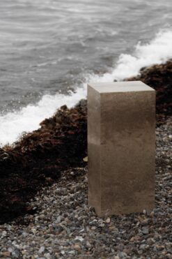 The amazing SILO 70 travertino (travertine) pedestal table on a trip to the beach