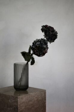 The timeless SILO 70 travertino (travertine) pedestal table at it's natural place, demanding all the attention.